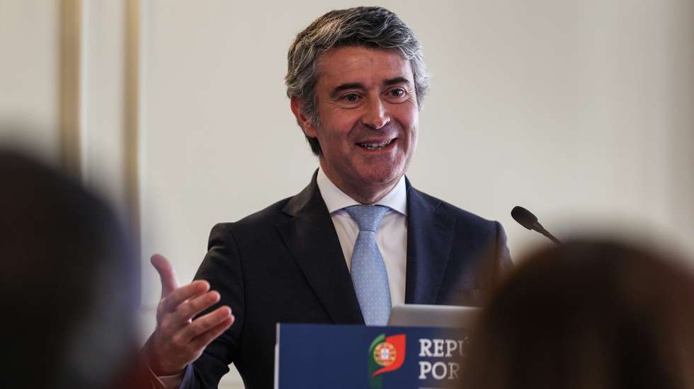 O ministro da Administração Interna, José Luís Carneiro, intervém durante a apresentação do Plano Verão IATA para 2023, no Ministério da Administração Interna, Lisboa, 05 de maio de 2023. MIGUEL A. LOPES/LUSA