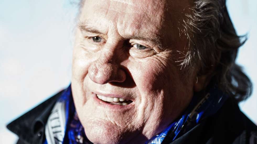 epa10402017 French actor Gerard Depardieu arrives for the premiere of the movie 'Umami' in Berlin, Germany, 12 January 2023. 'Umami' will hit theaters in Germany on 09 February 2023.  EPA/CLEMENS BILAN