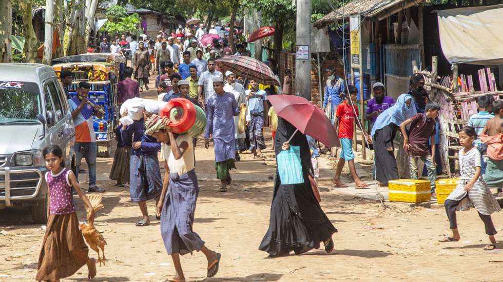 cerca de 4.500 rohingyas — que saem normalmente de Myanmar (ex-Birmânia) ou do Bangladesh - embarcaram em viagens marítimas mortais