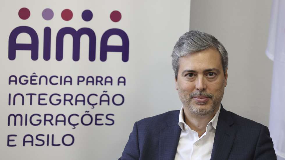 O presidente do conselho diretivo da agência para a Integração, Migrações e Asilo (AIMA), Luís Goes Pinheiro, posa para a fotografia durante uma entrevista à agência Lusa, em Lisboa, 25 de janeiro de 2024. (ACOMPANHA TEXTO DA LUSA). MANUEL DE ALMEIDA/LUSA