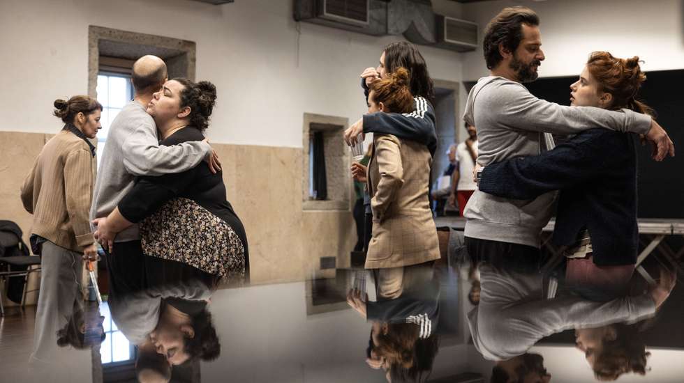 Ensaio da peça “Fado Alexandrino” de Nuno Cardoso a partir do livro de António Lobo Antunes no Mosteiro de São Bento da Vitória, Porto, 8 de fevereiro de 2024. (ACOMPANHA TEXTO DE 11-02-2024) JOSÉ COELHO/LUSA