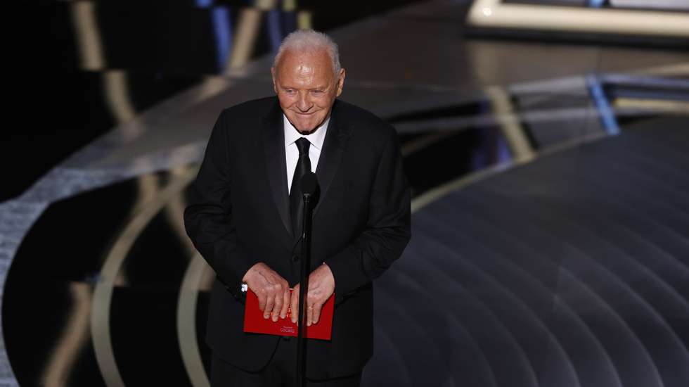 epa09854909 British actor Sir Anthony Hopkins announces the Oscar for Best Actress during the 94th annual Academy Awards ceremony at the Dolby Theatre in Hollywood, Los Angeles, California, USA, 27 March 2022. The Oscars are presented for outstanding individual or collective efforts in filmmaking in 24 categories.  EPA/ETIENNE LAURENT