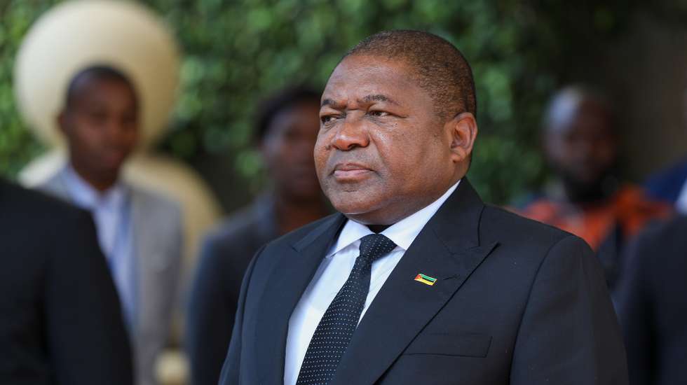 O Presidente de Moçambique, Filipe Nyusi, à chegada para a apresentação, pela última vez face à realização de eleições gerais em outubro, da informação anual sobre a Situação Geral da Nação, na Assembleia da República, em Maputo, Moçambique, 07 de agosto de 2024. LUÍSA NHANTUMBO/LUSA