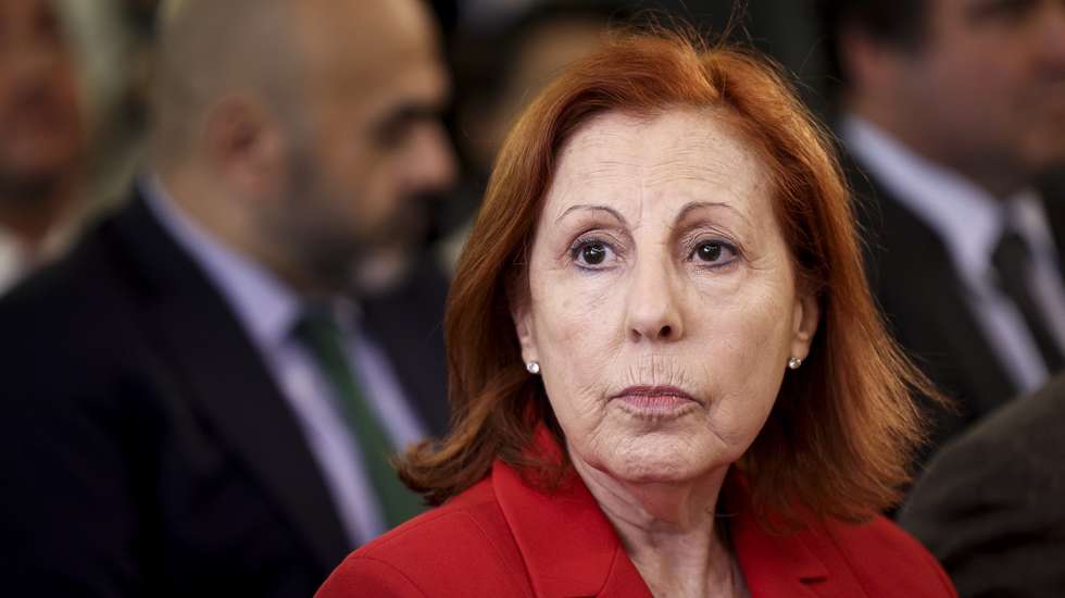A ministra do Ambiente e Energia, Maria da Graça Carvalho, durante a assinatura do protocolo de cooperação com a Câmara Municipal de Lisboa a propósito do Projeto Piloto de Logística Urbana de Lisboa com o objetivo de compatibilizar o tráfego de mercadorias e a sustentabilidade ambiental nas zonas urbanas e, ao mesmo tempo, contribuir para a transformação das cidades em cidades inteligentes, promovendo a eficácia da logística do transporte urbano de mercadorias e das entregas de último quilómetro com emissões nulas, em Lisboa, 19 de dezembro de 2024. FILIPE AMORIM/LUSA