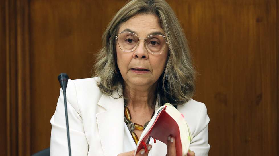 A ministra da Saúde, Ana Paula Martins, intervém na sua audição perante a Comissão de Saúde, na Assembleia da República, em Lisboa, 12 de fevereiro de 2025. TIAGO PETINGA/LUSA