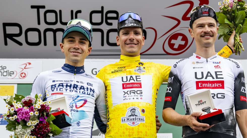 epa12073132 The overall winner Joao Almeida (C) from Portugal of UAE Team Emirates XRG, celebrates on the podium with second placed Lenny Martinez (L) from France of team Bahrain Victorius, and third placed Jay Vine fom Australia of UAE Team Emirates XRG, after the fifth and final stage, a 17,1 km race against the clock at the 78th Tour de Romandie UCI World Tour Cycling race, in Geneva, Switzerland, 04 May 2025.  EPA/JEAN-CHRISTOPHE BOTT