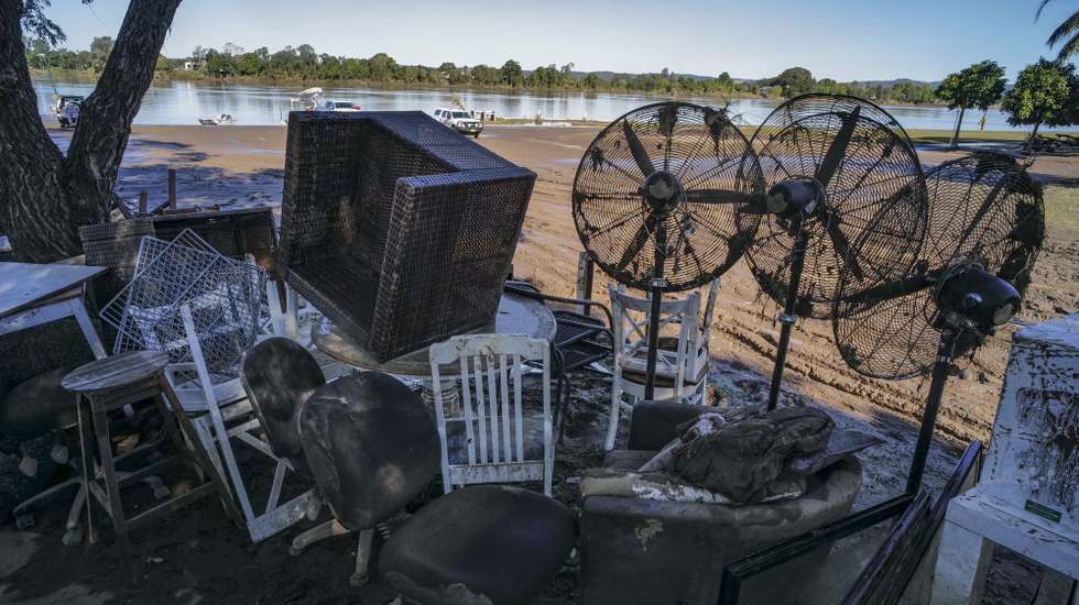 epa12129858 Belongings are left outdoors as people begin cleaning up following flooding in Taree, New South Wales, Australia, 24 May 2025. At least 10,000 properties have been affected by deadly floods as the clean-up effort commences, while numerous communities remain isolated.  EPA/ADAM OSWELL AUSTRALIA AND NEW ZEALAND OUT