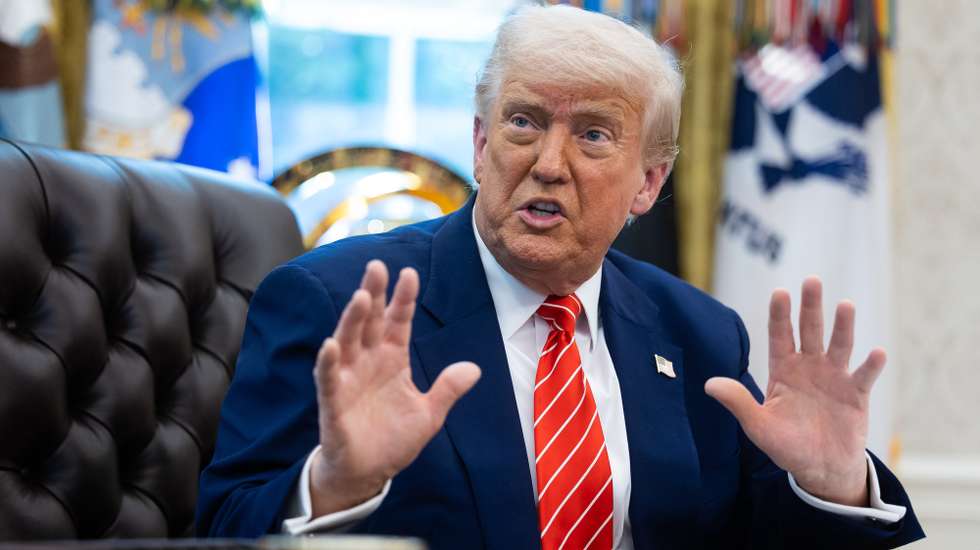 epa12146150 US President Donald Trump holds during a press conference in the Oval Office at the White House in Washington, DC, USA, 30 May 2025.  EPA/FRANCIS CHUNG / POOL