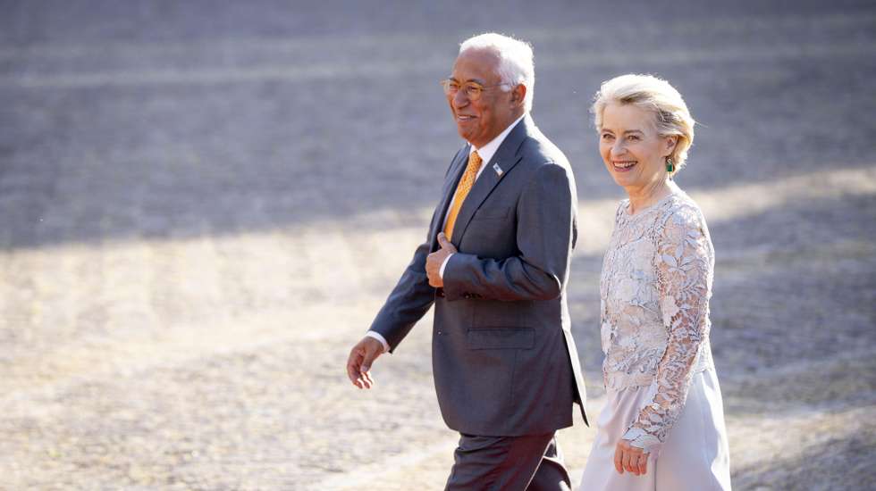 epa12195476 President of the European Commission Ursula von der Leyen (R) and European Council President Antonio Costa (L) arrives at the Paleis Huis ten Bosch for the dinner with world leaders at the invitation of Dutch King Willem-Alexander and Queen Maxima, in The Hague, The Netherlands, 24 June 2025. The dinner marks the start of the NATO summit in The Hague. The Netherlands hosts the NATO Summit in The Hague on 24 and 25 June, the first such summit to be held in the country.  EPA/FREEK VAN DEN BERGH
