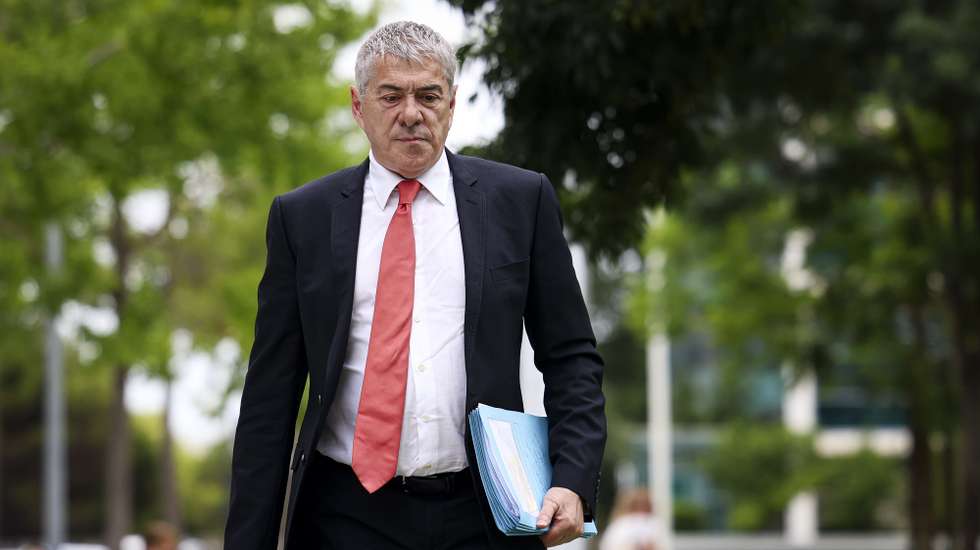 Former Prime Minister José Socrates, the main defendant in Operation Marques, arrives at the Lisbon Central Criminal Court on Campus de Justiça, where a panel of judges presided over by Susana Seca will try Socrates and 20 other defendants, including individuals and companies, for 117 crimes, in Lisbon, Portugal, 10 July 2025. Former Portuguese prime minister José Socrates and the other 20 official suspects in Operation Marques are to stand trial on Thursday at the Campus de Justiça in Lisbon, more than a decade after the case accusing the former PM of corruption came to light. FILIPE AMORIM/LUSA