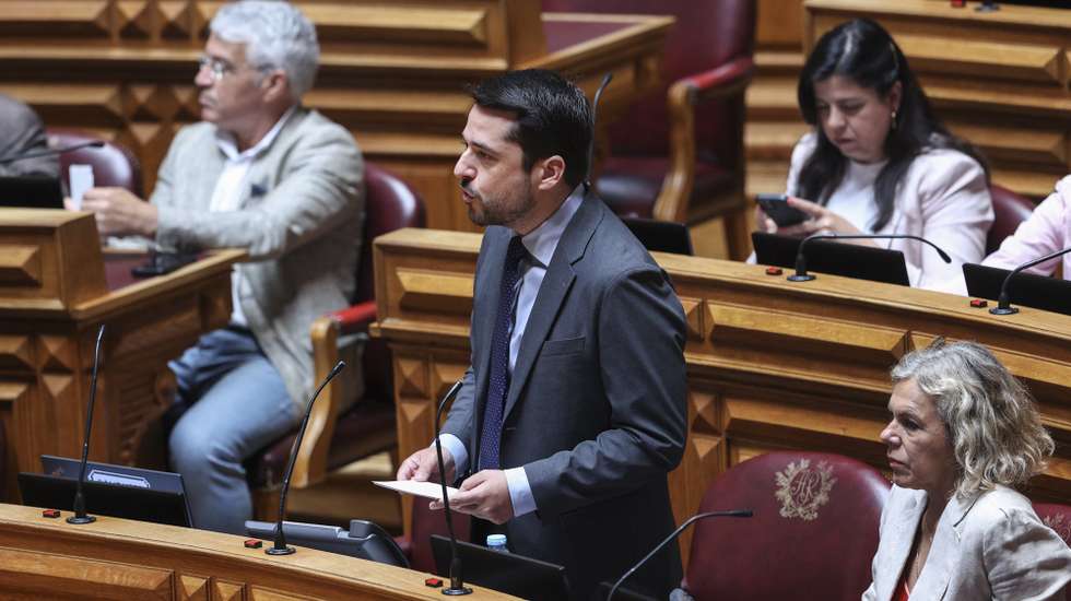 O deputado do PS, João Torres, intervém no Debate Preparatório do Conselho Europeu Especial de 26 e 27 de junho, Assembleia da República, em Lisboa, 18 de junho de 2025. MIGUEL A. LOPES/LUSA