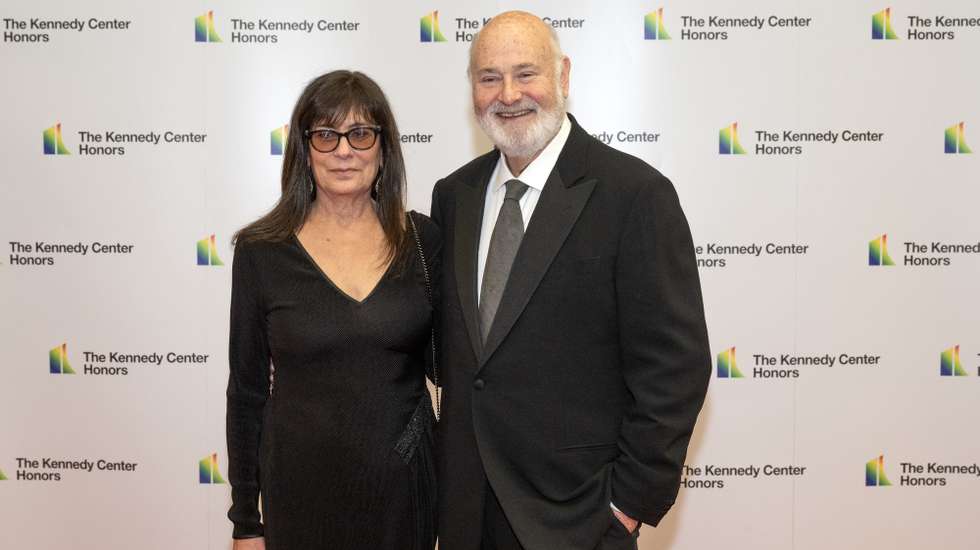 epa11008362 Rob Reiner (R) and Michelle Reiner (L) arrive for the Medallion Ceremony honoring the recipients of the 46th Annual Kennedy Center Honors at the Department of State in Washington, DC, USA, 02 December 2023. The 2023 honorees are: actor and comedian Billy Crystal; acclaimed soprano Renee Fleming; British singer-songwriter producer, and member of the Bee Gees, Barry Gibb; rapper, singer, and actress Queen Latifah; and singer Dionne Warwick.  EPA/Ron Sachs / POOL