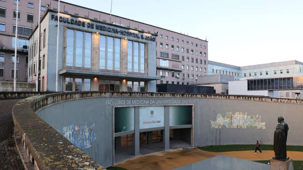 Hospital de São João, no Porto, 3 de dezembro de 2025. O Presidente da República, Marcelo Rebelo de Sousa, foi operado de urgência na segunda-feira a uma hérnia encarcerada. ESTELA SILVA/LUSA
