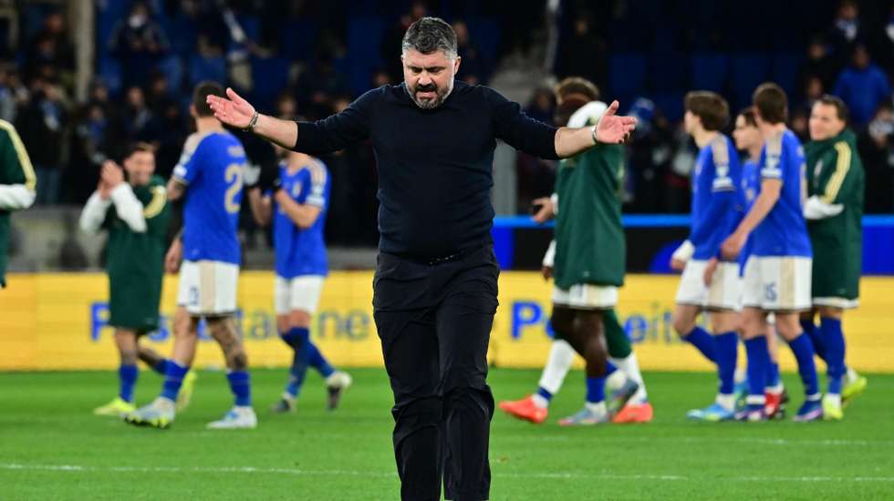 epa12852636 Italy's head coach Gennaro Gattuso greets supporters after winning the FIFA World Cup 2026 qualifiers playoff semifinal soccer match between Italy and Northern Ireland, in Bergamo, Italy, 26 march 2026.  EPA/MICHELE MARAVIGLIA