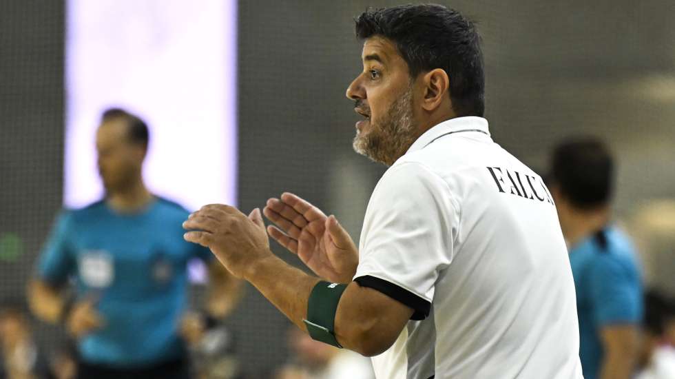 Nuno Dias, treinador do Sporting, durante o jogo com o Benfica da Supertaça de Futsal, realizada no Pavilhão Municipal de Gondomar, 03 de setembro de 2025. FERNANDO VELUDO/LUSA