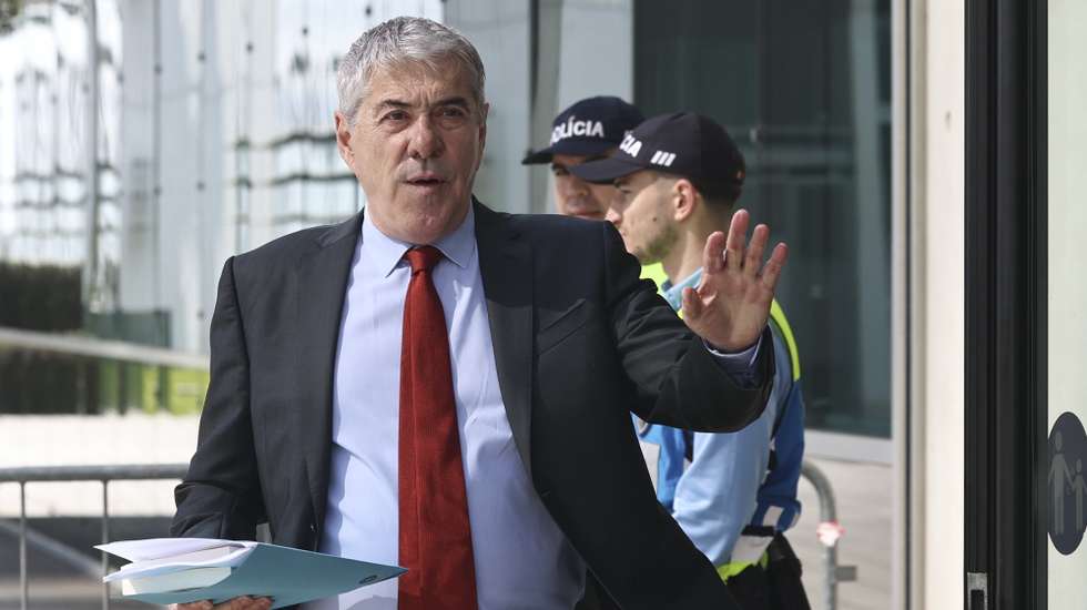 epa12956327 Former Portuguese Prime Minister Jose Socrates, main defendant in the Operation Marques corruption case, arrives at the Lisbon Central Criminal Court, for the start of the trial in the case brought by former Prime Minister Jose Socrates against the Portuguese State, in Lisbon, Portugal, 14 May 2026. Socrates and 20 other suspects in Operation Marques are to stand trial, more than a decade after the case accusing the former PM of corruption came to light.  EPA/ANTONIO COTRIM