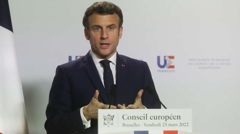 epa09849614 French President Emmanuel Macron gives a press conference at the end of a two day European Council Summit in Brussels, Belgium, 25 March 2022.  EPA/OLIVIER HOSLET
