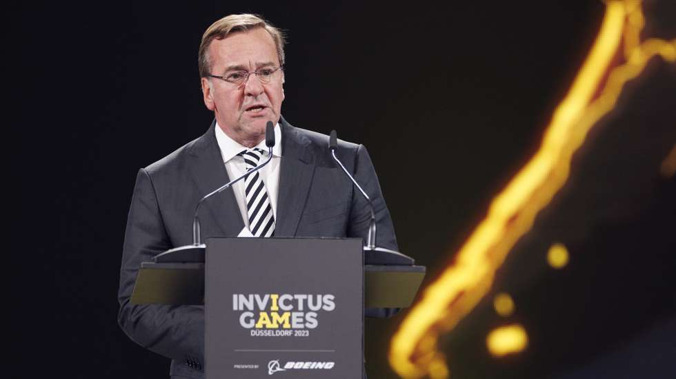 epa10851175 Germany’s Minister of Defense Boris Pistorius, delivers a speech during the Opening ceremony of the 6th Invictus Games in Duesseldorf, Germany, 09 September 2023. The Invictus Games 2023 will take place from 09 to 16 September in Duesseldorf and are intended for military personnel and veterans who have been psychologically or physically injured in service.  EPA/CHRISTOPHER NEUNDORF