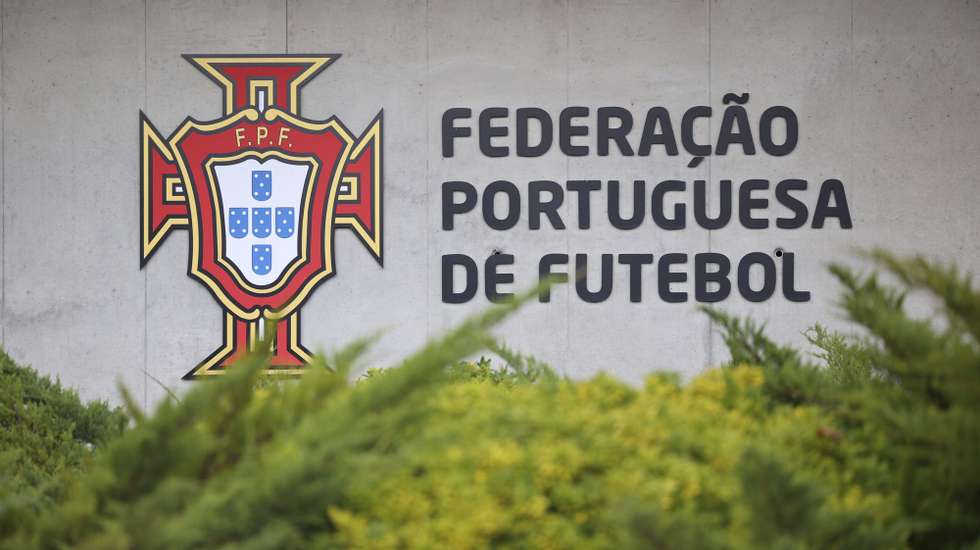 Logotipo da Federação Portuguesa de Futebol,  Oeiras, 04 de dezembro de 2023. ANTÓNIO COTRIM/LUSA