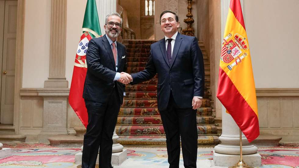 O Ministro dos Negócios Estrangeiros Paulo Rangel, reúne-se com o seu homologo espanhol,José Manuel Albares (D), no Palácio de Viana, em Madrid, Espanha, 14 de maio de 2024. LUSA/EFE/ BORJA SÁNCHEZ-TRILLO