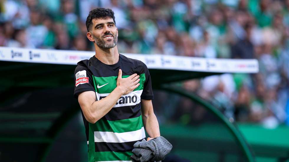 O central foi titular e acabou por ser substituído já na segunda parte