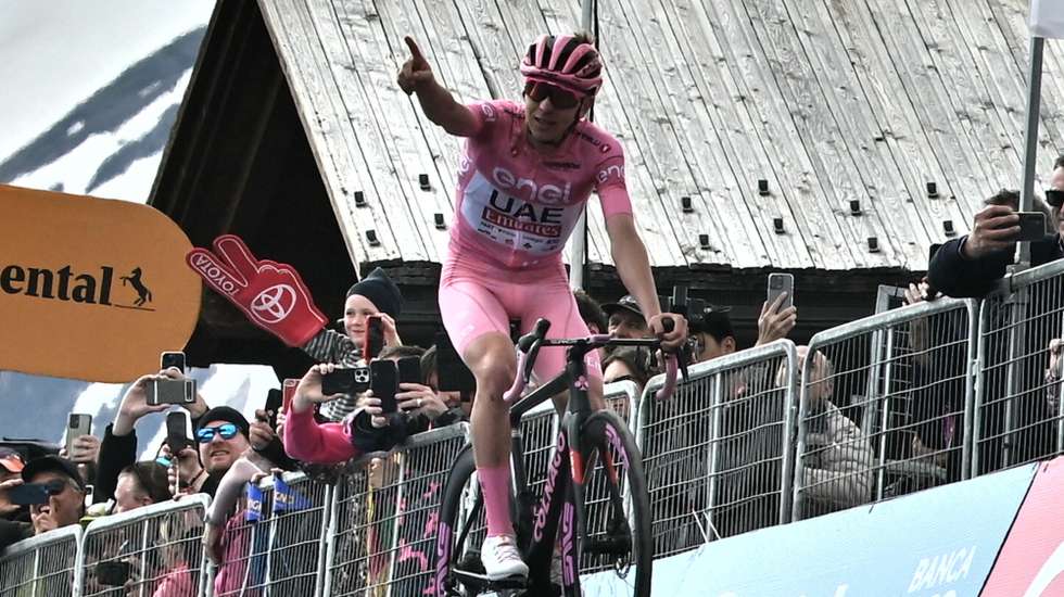 epa11353203 Slovenian rider Tadej Pogacar of UAE Team Emirates celebrates after crossing the finish line to win the 15th stage of the 107th Giro d'Italia 2024 cycling tour, over 222 km from Manerba del Garda to Livigno, Italy, 19 May 2024.  EPA/LUCA ZENNARO