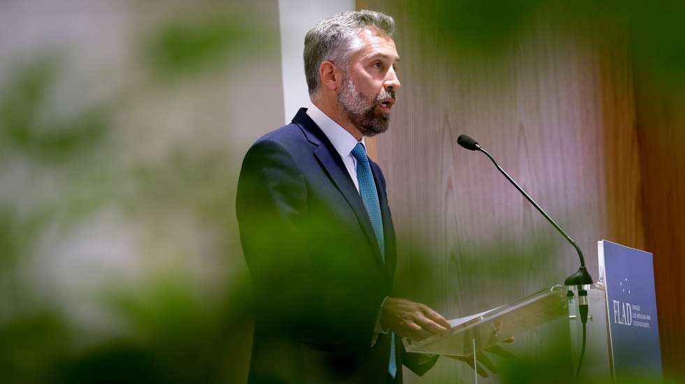O secretário-geral do Partido Socialista (PS), Pedro Nuno Santos, intervém no "VIII Legislators’ Dialogue", organizado pela Fundação Luso-Americana para o Desenvolvimento (FLAD), em Lisboa, 17 de junho de 2024. ANTÓNIO PEDRO SANTOS/LUSA