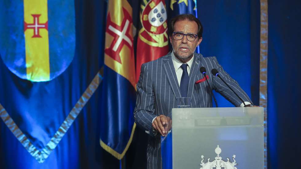 Miguel Albuquerque, presidente do XV Governo Regional da Madeira, discursa durante a cerimónia de tomada posse do governo na XIV legislatura, no salão nobre da Assembleia Legislativa da Madeira,  no Funchal, Madeira, 6 de junho de 2024. HOMEM DE GOUVEIA/LUSA