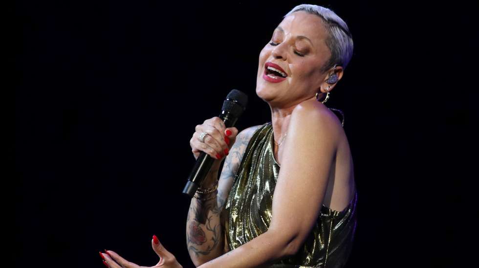 epa11466084 Portuguese singer Mariza performs during her 'Fado Night' concert as part of Granada's Music and Dance International Festival at Generalife Theatre in Granada, Spain, 07 July 2024.  EPA/PEPE TORRES