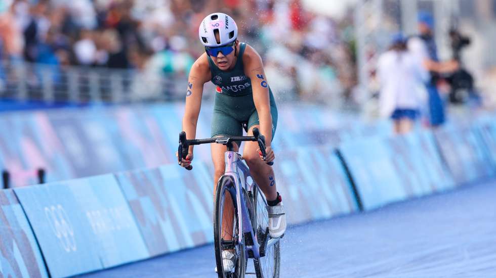 A triatleta Melanie Santos durante a sua prova de triatlo nos Jogos Olímpicos de Paris, que decorrem na cidade entre 29 de julho e 11 de agosto, em Paris, França, 31 de julho de 2024. JOSÉ SENA GOULÃO/LUSA