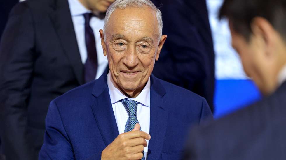 O Presidente da República, Marcelo Rebelo de Sousa, participa na cerimónia de entrega do Prémio Manuel António da Mota, no Centro de Congressos da Alfândega, no Porto, 23 de novembro de 2025. A Rural Move - Associação para a Promoção do Investimento nos Territórios de Baixa Densidade, com sede em Miranda do Douro, venceu o Prémio Manuel António da Mota, no valor de 50 mil euros. JOSÉ COELHO/LUSA