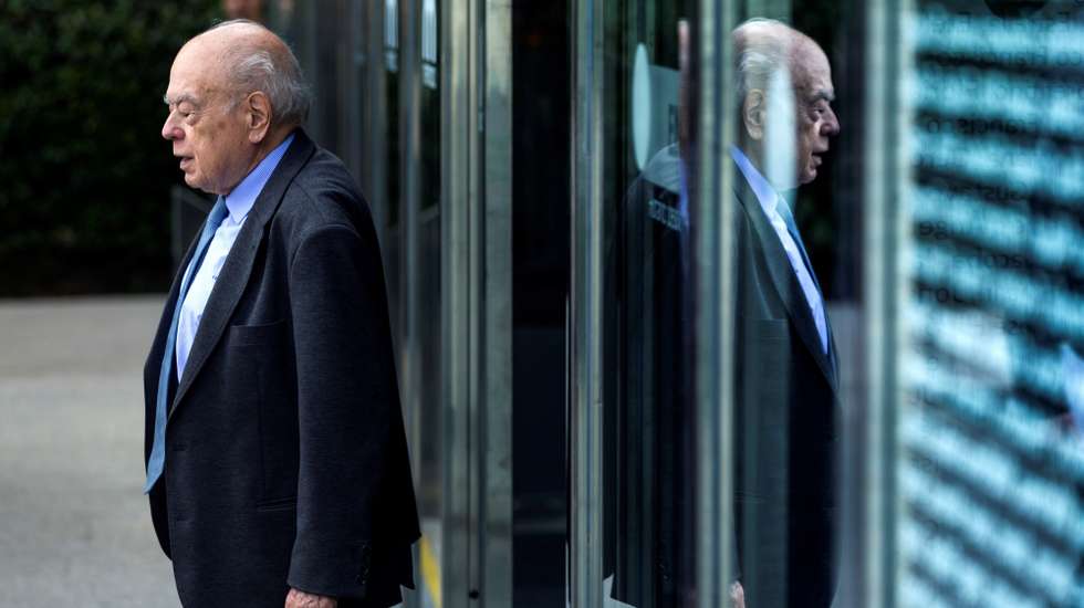epa07077302 Former Catalonian President Jordi Pujol attends the funeral for late Spanish soprano Montserrat Caballe in Barcelona, Spain, 07 October 2018. Caballe died in the early hours of 06 October 2018 at Sant Pau Hospital in Barcelona, where she was admitted last September.  EPA/Enric Fontcuberta