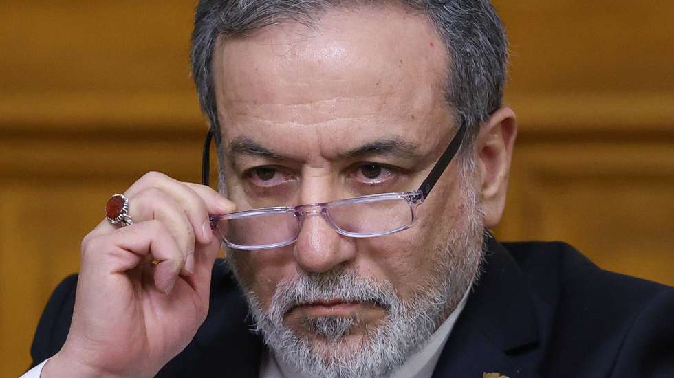 epa12598256 Iranian Foreign Minister Abbas Araqchi adjusts his glasses during a press conference following a meeting with Russian Foreign Minister Sergey Lavrov in Moscow, Russia, Russia, 17 December 2025.  EPA/RAMIL SITDIKOV / REUTERS / POOL