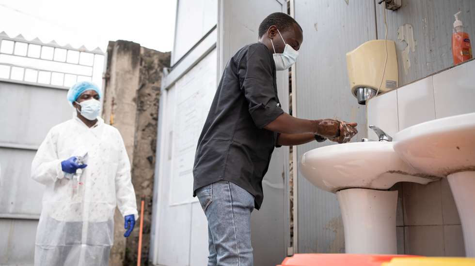 epa12973896 A visitor washes his hands as a preventive measure against Ebola at the National Institute of Biomedical Resesarch (NIRB) in Goma, North Kivu, Democratic Republic of Congo, 19 May 2026. The World Health Organization (WHO), has declared that the Ebola disease caused by Bundibugyo virus in the Democratic Republic of the Congo and Uganda constitutes a public health emergency of international concern (PHEIC).  EPA/MARIE JEANNE MUNYERENKANA