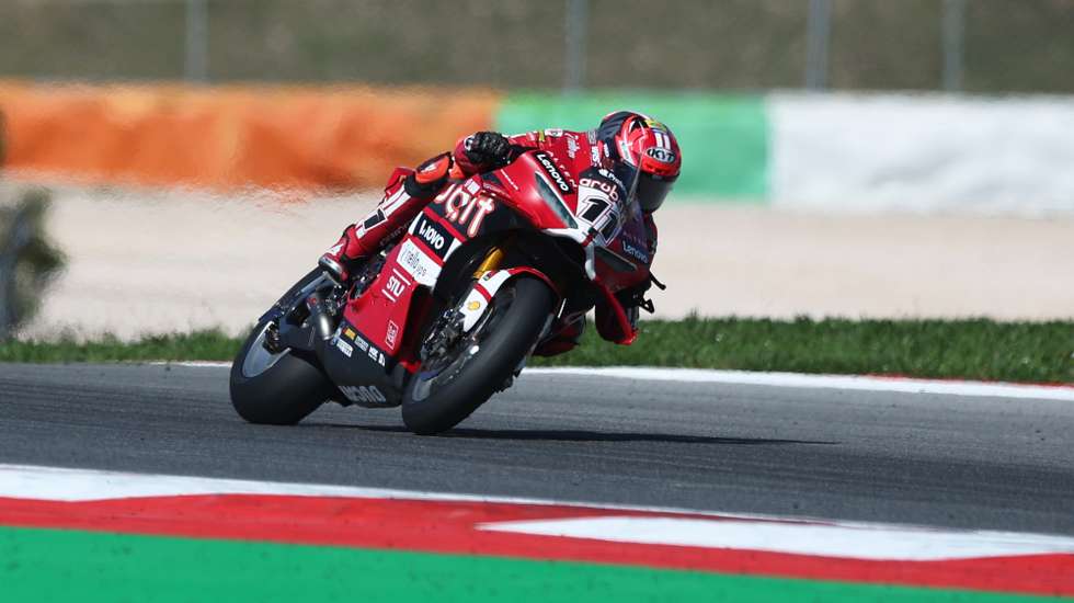 epa12859144 Italian rider Nicolo Bulega of Aruba.It Racing - Ducati team in action during Race Two of the Portuguese Round for the 2026 FIM Superbike World Championship at Algarve International Circuit in Portimao, Portugal, 29 March 2026.  EPA/NUNO VEIGA