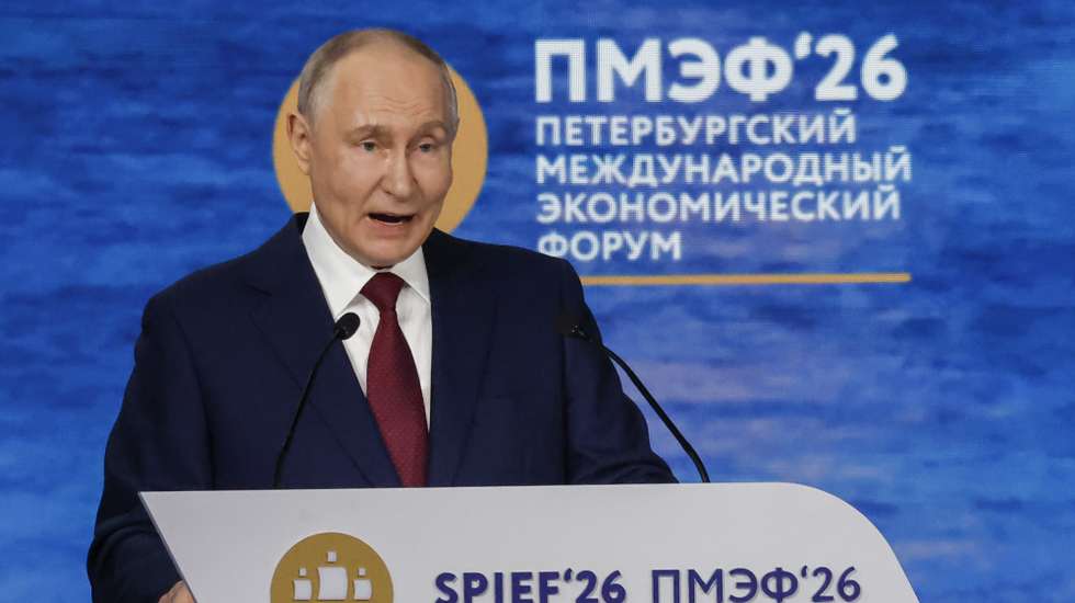 epa13018105 Russian President Vladimir Putin delivers a speech during the main session of the St. Petersburg International Economic Forum (SPIEF) in St. Petersburg, Russia, 05 June 2026. The 29th St. Petersburg International Economic Forum is held from 03 to 06 June 2026.  EPA/ANATOLY MALTSEV