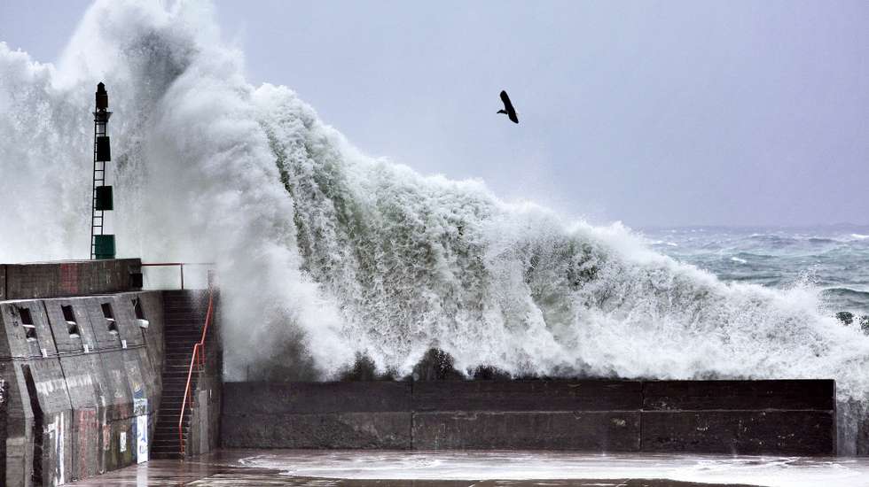 A tempestade tropical Nadine está a passar pelas ilhas dos Açores, sem causar danos "relevantes", Angra do Heroísmo, Terceira, 4 de outubro de 2012. ANTÓNIO ARAÚJO/LUSA