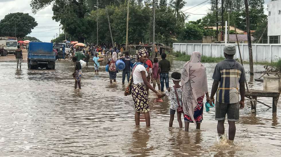 O ciclone Gombe provocou 11 mortes em Moçambique indica um balanço provisório hoje divulgado pelas autoridades moçambicanas, em Nampula, Moçambique, 12 de março de 2022. A tempestade Gombe chegou à costa moçambicana na madrugada de sexta-feira na categoria de ciclone intenso com chuva torrencial e vento de 165 quilómetros por hora, com rajadas superiores a 200 km/hora. ANDRÉ CATUEIRA/LUSA