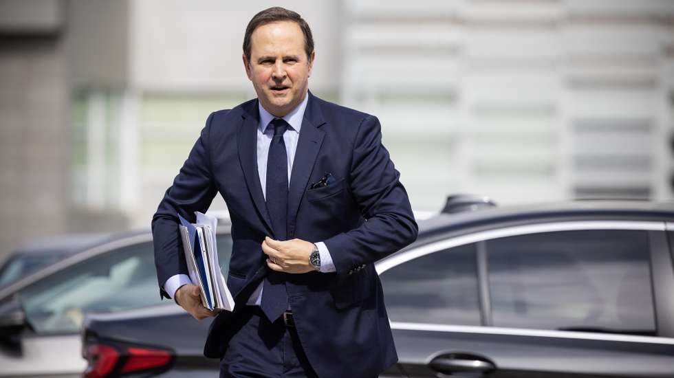 O ministro das Finanças Fernando Medina à chegada para a reunião do Conselho de Ministros dedicado à temática da Ciência, em Aveiro, 6 de julho de 2023. JOSÉ COELHO/LUSA