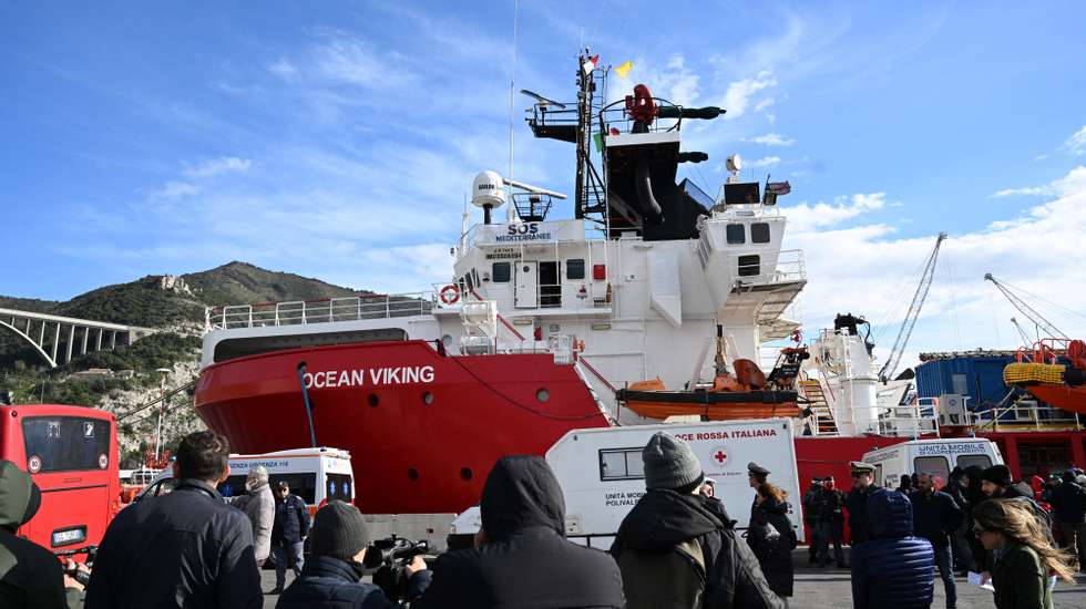 epa10557910 A general view on the ship Ocean Viking moored at the port of Salerno, Italy, 04 April 2023. The search-and-rescue ship reached Salerno port earlier the day with 92 migrants, 51 of them minors, on board who were rescued off the Libyan coast.  EPA/Massimo Pica
