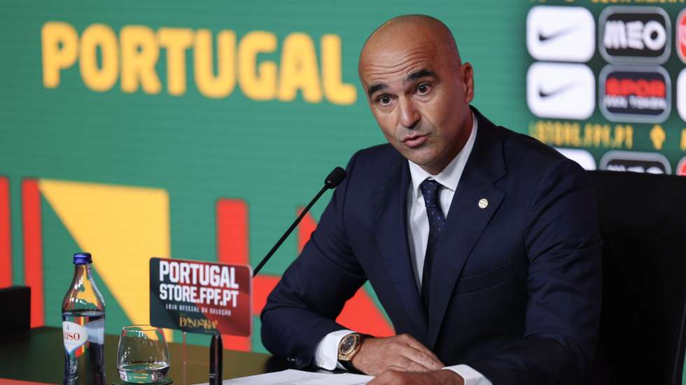 O selecionador de Portugal, Roberto Martinez, anuncia os jogadores que irão representar a Seleção Nacional Portuguesa nos próximos jogos de qualificação para o Euro 2024, na Cidade do Futebol em Oeiras, 01 de setembro de 2023. MIGUEL A. LOPES/LUSA