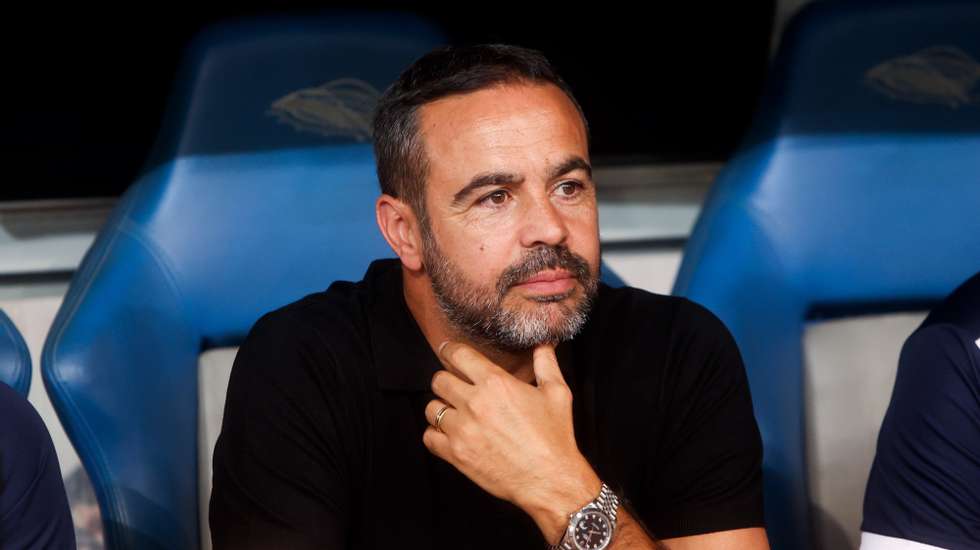 epa10827595 Bragas coach Artur Jorge during the UEFA Champions league play off second leg match between Panathinaikos FC and SC Braga at OAKA Stadium in Athens, Greece, 29 August 2023.  EPA/GEORGIA PANAGOPOULOU