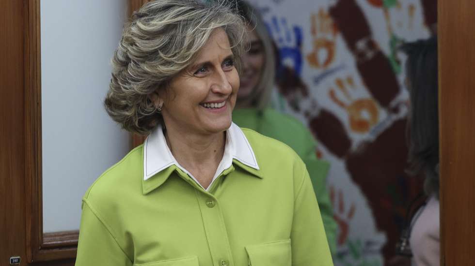 A ministra da Coesão Territorial, Ana Abrunhosa, à chegada à Comissão de Administração Pública, Ordenamento do Território e Poder Local, esta tarde na Assembleia da República em Lisboa, 20 de dezembro de 2023. MIGUEL A. LOPES/LUSA