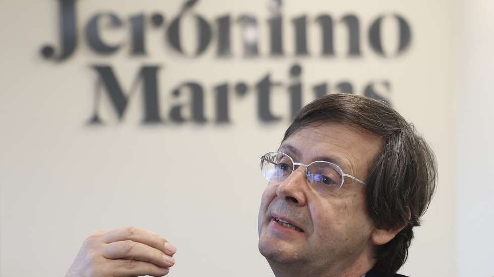 O presidente da Jerónimo Martins, Pedro Soares dos Santos, em declarações durante uma entrevista à agência Lusa, em Lisboa, 07 de março de 2024. O presidente da Jerónimo Martins considera que a distribuição em Portugal vai estar "totalmente focada na restauração" em 10 anos e que o grupo vai crescer no agroalimentar, um "novo braço de negócio". (ACOMPANHA TEXTO DA LUSA DO DIA 17 DE MARÇO DE 2024). MANUEL DE ALMEIDA/LUSA