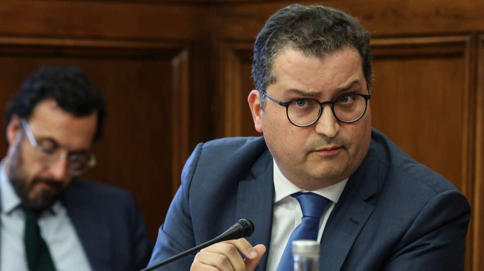 O ministro das Finanças, Joaquim Miranda Sarmento, durante a Comissão de Orçamento, Finanças e Administração Pública, na Assembleia da República, em Lisboa,16 maio 2024.    MANUEL DE ALMEIDA/LUSA