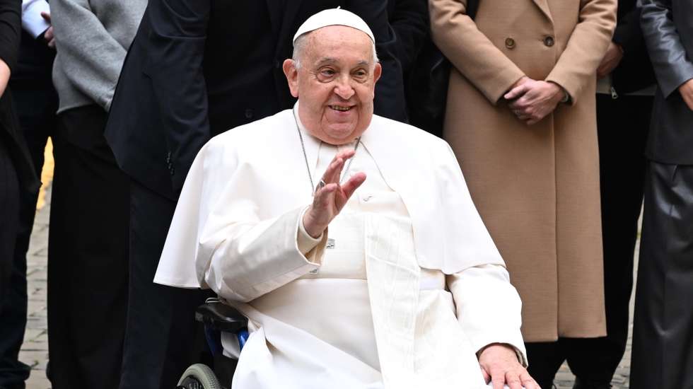 epa11756826 Pope Francis arrives to receive the new Mercedes-Benz electric popemobile, at the Vatican, 04 December 2024. Long-time popemobile makers Mercedes on 04 December handed Pope Francis the first fully electric version of the iconic vehicle. German company Mercedes-Benz has been supplying cars to the Vatican for 94 years, and for the last 45 years the Pope has used the famous 'Popemobile' based on the Mercedes-Benz G-Class.  EPA/MAURIZIO BRAMBATTI