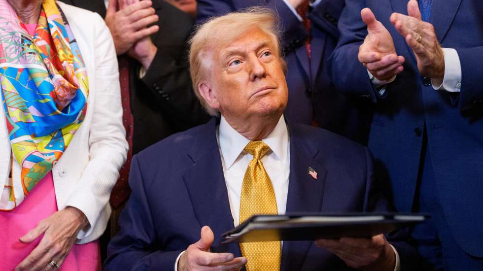epa12241997 US President Donald Trump during a signing ceremony for 'The Halt All Lethal Trafficking of Fentanyl Act' in the East Room of the White House in Washington, DC, USA, 16 July 2025. The bill strengthens prison sentences for fentanyl traffickers and reclassifies the drug as a Schedule I substance.  EPA/AARON SCHWARTZ / POOL