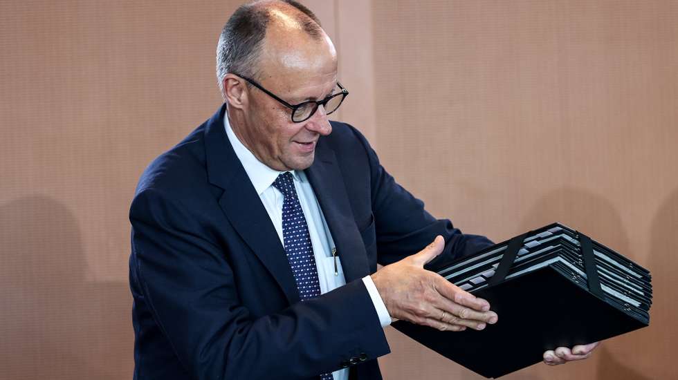 epa12285747 German Chancellor Friedrich Merz attends the federal cabinet meeting at the Chancellery in Berlin, Germany, 06 August 2025.  EPA/Filip Singer