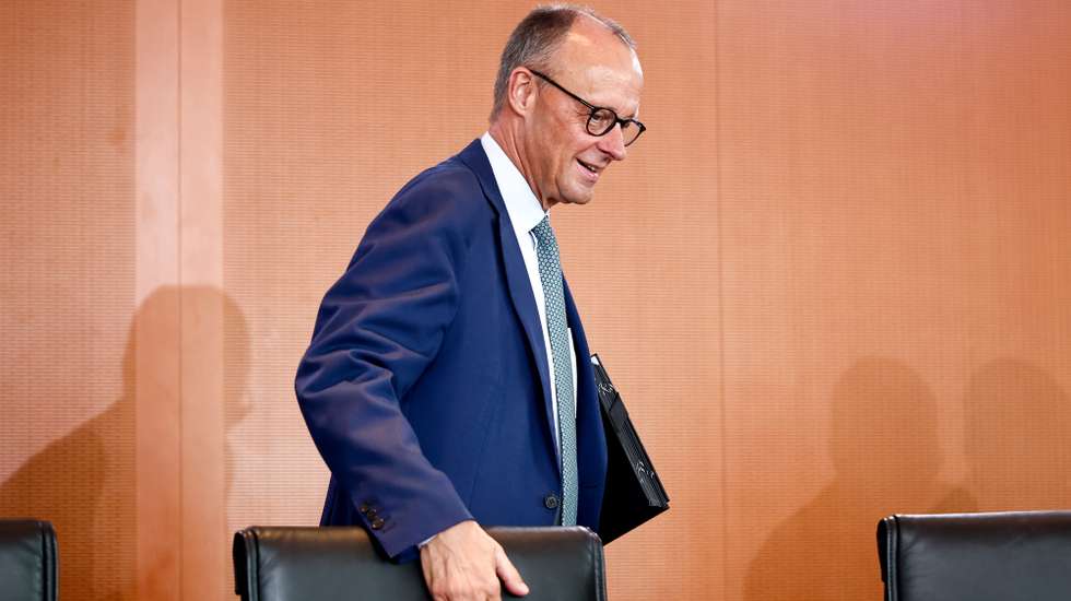 epa12366676 German Chancellor Friedrich Merz attends  the weekly cabinet meeting at the Chancellery in Berlin, Germany, 10 September 2025.  EPA/FILIP SINGER