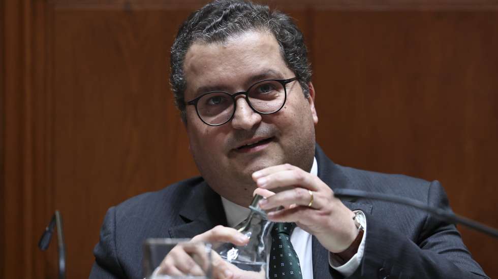 O ministro de Estado e das Finanças, Joaquim Miranda Sarmento, durante a sua audição na Comissão de Orçamento, Finanças e Administração Pública, na Assembleia da República, em Lisboa, 7 de novembro de 2025. ANTÓNIO COTRIM/LUSA